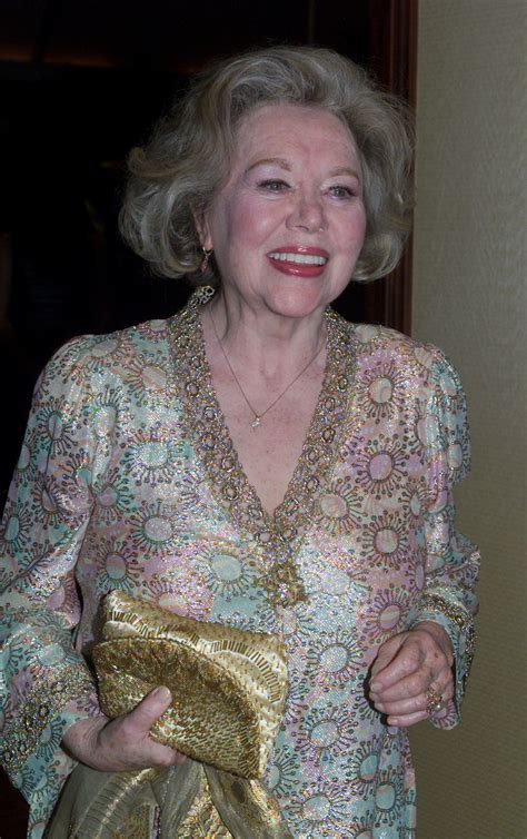 Glynis Johns dies at 100; award-winning actress was best known for role in ‘Mary Poppins’