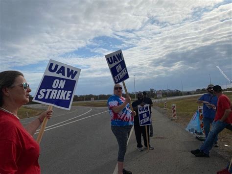 October 28, 2023 at 8:47 PM EDT. The United Auto Workers expanded its strike against General Motors Co. just hours after reaching a tentative agreement on a new contract with Stellantis NV. Union .... 