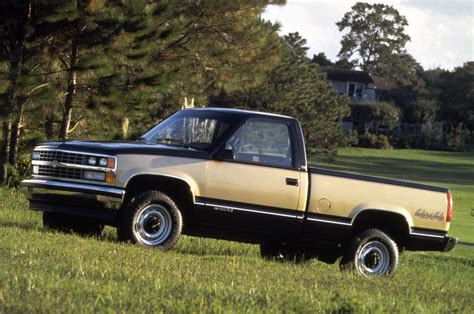 Gmt400. 1991 Chevrolet/GMC C1500 Pickup (2WD) 5.7 V-8 (Extended Cab Short Bed) Towing Capacity: 7500 lb. Notes: Maximum gross trailer weight includes passengers and cargo in the tow vehicle plus any cargo in the trailer. The additional weight must be subtracted from the maximum tow rating. 