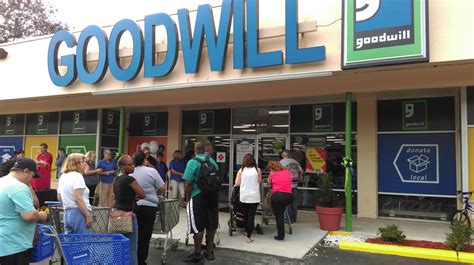Godwill. Goodwill Career Centers. Goodwill provides everything you need for a successful job search. In our career centers throughout North Georgia, you can get access to job boards, resume software, computers, cover letter writing assistance, fax machines, job fairs, and even support from a career coach. We knock down barriers for people struggling ... 