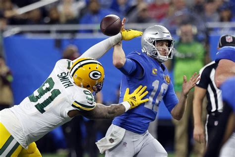 Goff’s career-high 3 fumbles pave way for Lions’ 29-22 loss to Packers, a game after throwing 3 INTs