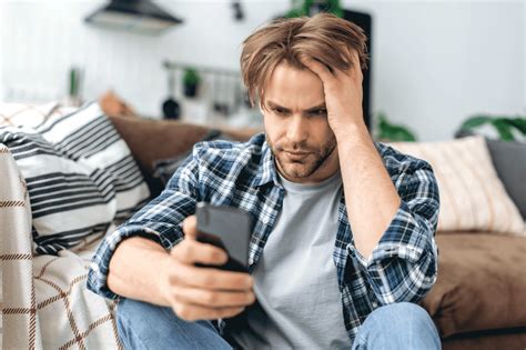 Going Gray Can Help With Smartphone Addiction
