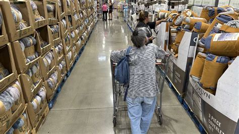 Going strong: Growth hits 4.9% last quarter as consumers shrug off rate hikes 
