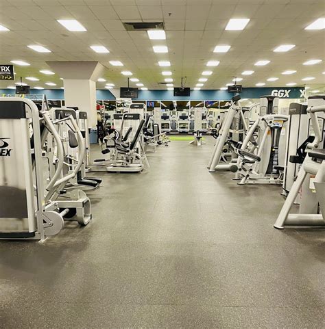 AUSTIN (KXAN) — Members won't have to wear masks in Gold's Gym locations in Texas once the statewide mask mandate is lifted next week, according to an email announcement from the company.. 