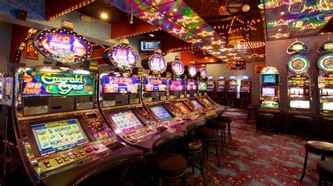 Gold casino. Online vstupný bonus až do 10.000€ a 500 freespinov, megajackpot 100.000EUR, turnaje každú chvíľu, vernostné body online aj v herniach. 
