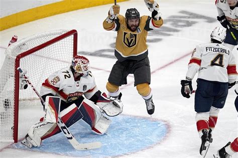 Golden Knights crush Panthers 7-2, lead Stanley Cup final 2-0