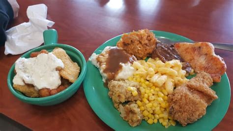 Enjoy a perfectly grilled steak, just how you like it, along with all the salads, sides and buffet favorites you love at Golden Corral. Monday - Friday after 4pm, hours vary on Weekend. Hot Dinner Favorites