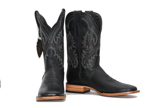 Dress like a modern cowgirl this Rodeo season wit
