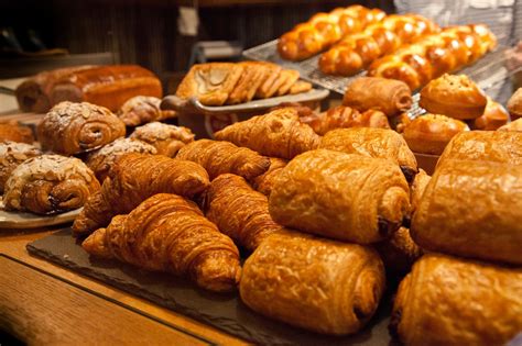 Good bakeries in chicago. When it comes to finding the perfect gift for your loved ones, it can sometimes be a challenge to find something that is both unique and delicious. However, O&H Danish Bakery Kring... 