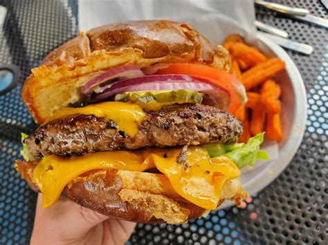 Good burgers in denver. Best Burgers in Overland Park, KS 66213 - Cosmo Burger, Boulevard Burgers, Beef-A-Roo, Burger Shed - Olathe, Burg & Barrel - Lenexa, BurgerFi, Slammers Burgers & Chicken Sammies, Red Door Woodfired Grill, Burg & Barrel - Leawood, Smitty's Garage Burgers and Beer 