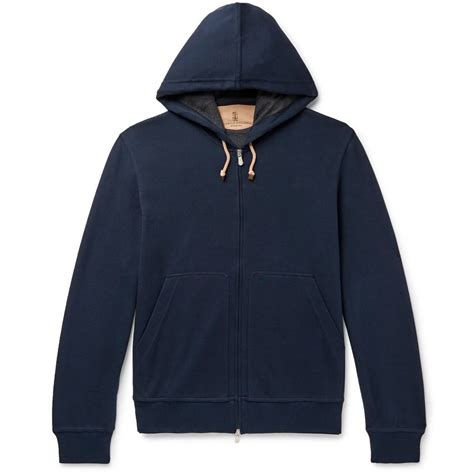 Good hoodie brands. Again, here we have a blank clothing supplier with a strong reputation for quality. Given that standing, we’d also class them as one of best affordable hoodie brands. Their Supply Hoodie is available in a very decent size range, XS to 3XL, and is mid-weight at 290g. Plus features the classic raglan sleeve and kangaroo pocket. 