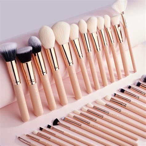 Good makeup brush sets. Type of bristle: Synthetic. Rihanna’s line of makeup and brushes is thoroughly loved by many – regardless if you’re her fan or not. FENTY beauty is a great quality brand that is cruelty-free, and is also made by women, for women. The brand color is a nice pale pink color; however, this may not be to everyone’s liking. 