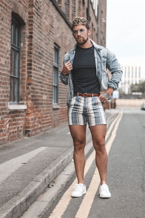 Good men's shorts. 20 Aug 2023 ... Depends on the weather. If warm enough, a 2″ inseam is perfect. If hot, even a tad shorter. A little longer if cooler. Trial and error should ... 