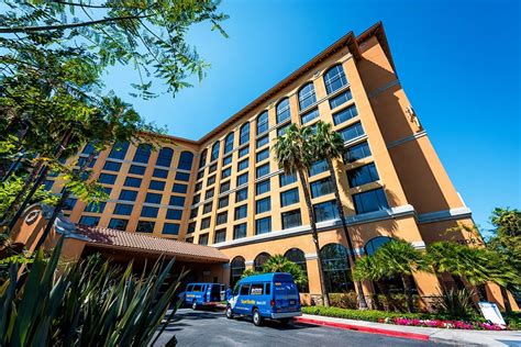 Good neighbor disneyland hotels. Apr 21, 2022 ... ... Disneyland good neighbor hotels map with walking distances. Heads-up: At Disneyland you need an advance reservation to get into the park. Get ... 