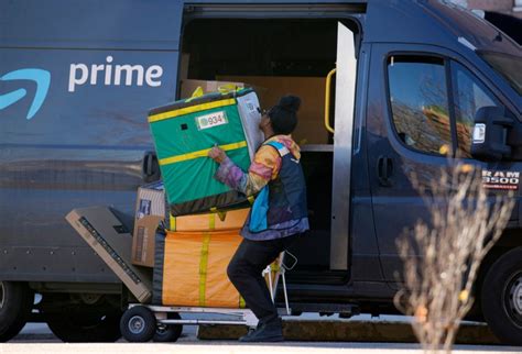 Good news, late holiday shoppers: Retailers are improving delivery speeds
