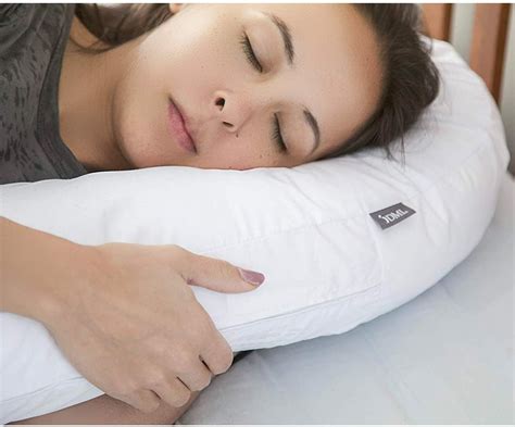 Good pillow. Jan 23, 2024 · Brooklinen offers the Marlow Pillow for people with back and neck pain. It consists of 80% memory foam and 20% polyester fiber filling, and cotton for the shell fabric. It comes with a zipper that ... 