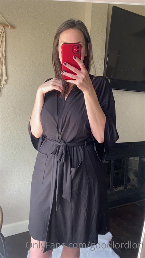 11. goodlordlori. @goodlordlori. Sep 8. #bigtits #milf #mom #stepmom #fantasy #roleplay #brunette #hourglass #over40 #amateur #blueeyes #longhair #bighips #girlfriend #selfie #morning #smile #nude #boobs. Friday Morning Selfie before I get this day started 💕 I hope you have a fantastic day! Sensitive Content.