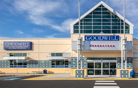 Goodwill - Store - Clackamas, Oregon - Zaubee