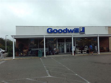 Goodwill Store, 1460 Missouri Ave N, Largo, FL, Thrift Shops