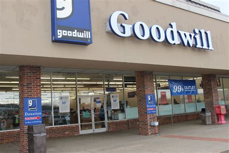 Goodwill clarksville tn. Shop at our 31 Tennessee Goodwill... Goodwill Industries of Middle Tennessee, Inc., Clarksville, Tennessee. 145 likes · 1 talking about this · 67 were here. Shop at our 31 Tennessee Goodwill stores to find bargains on clothing,... 
