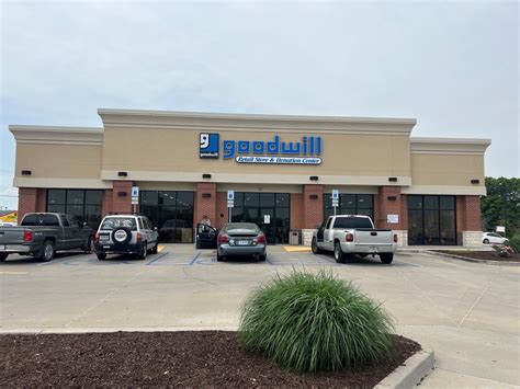 Goodwill farmington mo. Donate to Goodwill of Western Missouri and Eastern Kansas at our Blue Springs donation drop off location. Visit our Blue Springs donation site today! 