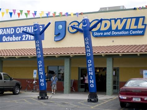 Goodwill industries phoenix. Hourly pay at Goodwill Industries ranges from an average of $9.11 to $22.62 an hour. Goodwill Industries employees with the job title Retail Store Manager make the most with an average hourly rate ... 
