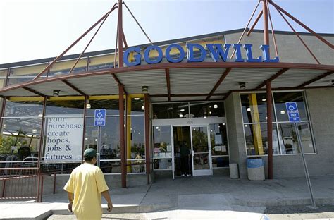 Goodwill los angeles. Los Angeles Outlet – Atwater Village ... 342 N. San Fernando Road - Los Angeles, CA 90031 Toll Free: 888.4.GOODWILL or 888.446.6394 Local: 323.223.1211 TDD: 323.539.2097 | info@goodwillsocal.org. For information on rights and services to persons with developmental disabilities contact: Department of Developmental Services - … 