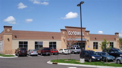 Goodwill maple grove. Goodwill-Easter Seals Minnesota envisions a world where everyone experiences the power of work. Our mission is to eliminate barriers to work and independence. … 