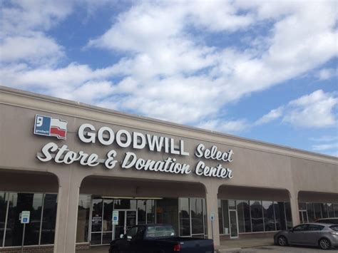 Goodwill select store and donation center. We connect people, families, and communities to improve lives and to meet the workforce needs of today and tomorrow. Corporate Offices: 1140 West Loop North. Houston, TX 77055. 713-692-6221. Additional Links: Donation Centers. Store Locations. Shop Online. 