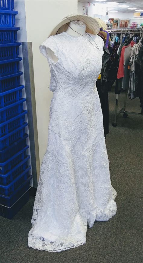 Goodwill wedding dress. May 12, 2023 ... You will find a big selection of beautiful bridal gowns, bridesmaid, mother-of-the-bride, and flower girl dresses, accessories, and event décor. 