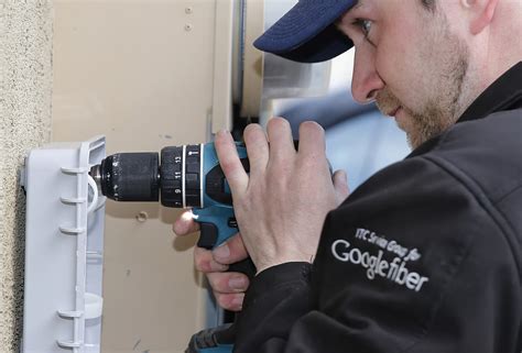 The estimated total pay for a Fiber Installation Technician is $103,579 per year in the United States area, with an average salary of $76,573 per year. These numbers represent the median, which is the midpoint of the ranges from our proprietary Total Pay Estimate model and based on salaries collected from our users.. 