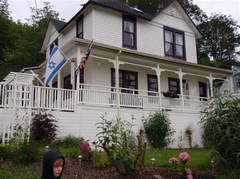 Goonies house astoria oregon. Behman Zakeri, a Kansas City entrepreneur, purchased the "Goonies" house for $1.65 million in Astoria, Oregon and calls is a childhood dream come true. ... Meet the new owners of the 'Goonies ... 