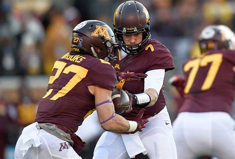 Gophers’ chances of bowling with a 5-7 record remain in play on Saturday