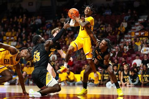 Gophers guard Elijah Hawkins with highlight assists in 86-67 win over Arkansas-Pine Bluff