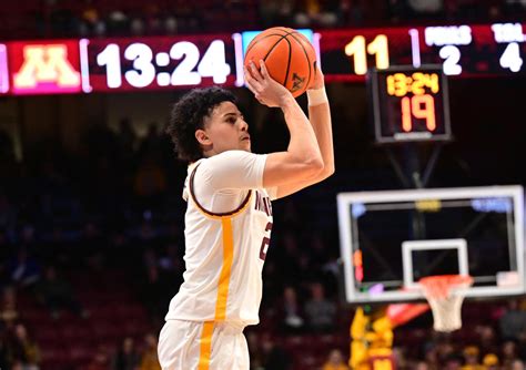 Gophers men’s basketball wins fifth straight game going into Big Ten play