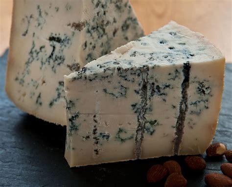 Gorganzola. Gorgonzola originated in Italy, while blue cheese has its origins in various countries, including France and England. 2. What flavors can be expected from Gorgonzola and blue cheese? Gorgonzola is known for its creamy texture and spicy, tangy flavor, while blue cheese has a more generalized strong and pungent flavor. 3. 