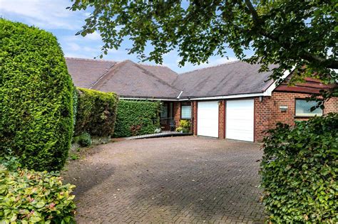 Gorsey Lane, Ashton-under-Lyne, OL6 3 bed detached bungalow