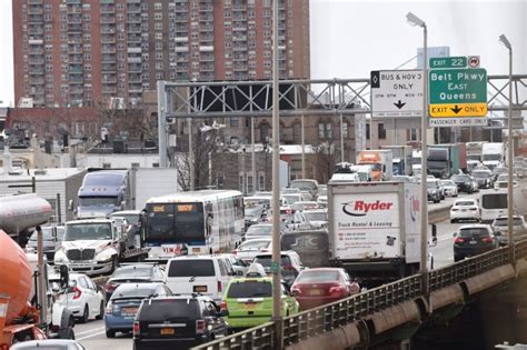 A traffic jam is reported on the Staten Island Expressway, Brooklyn bound, at Woolley Avenue for the morning commute on Wednesday, Nov. 17, 2021. (Courtesy of 511 NY) Update: Traffic has returned .... 