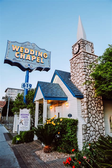 Graceland wedding vegas. The Graceland Wedding Chapel is one of Las Vegas’ most iconic wedding chapels. For more than 70 years, Graceland has joined together hundreds of thousands of couples. Some of the most popular names to have married at the chapel include Jon Bon Jovi and members of iconic groups such as KISS and Def Leppard. 