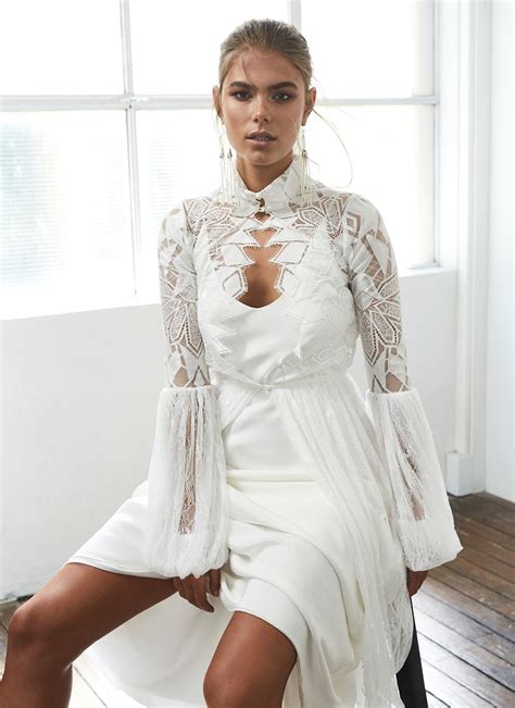 Graceloveslace - At Grace Loves Lace we have a wide range of last-minute wedding dresses available to be delivered to you in time for your wedding. Our Ready to Wear bridal dresses are perfect for a last-minute wedding. Each Ready to Wear wedding gown has been made to a standard dress size and height (155cm shoulder to floor) to …