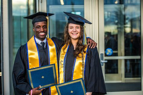 Graduating with Distinction (After Degree is Awarded) Undergraduate degree recipients with at least 60 residence credits completed whose cumulative grade point average places them in the top 20% of their graduating class will have “Graduated with Distinction” (GWD) posted to their academic records. . 