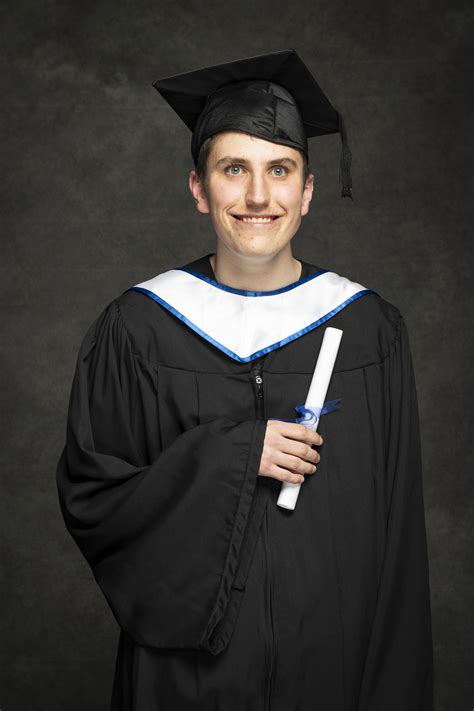 Graduation Portrait 5 Graduation portraits, Fashion, Portrait