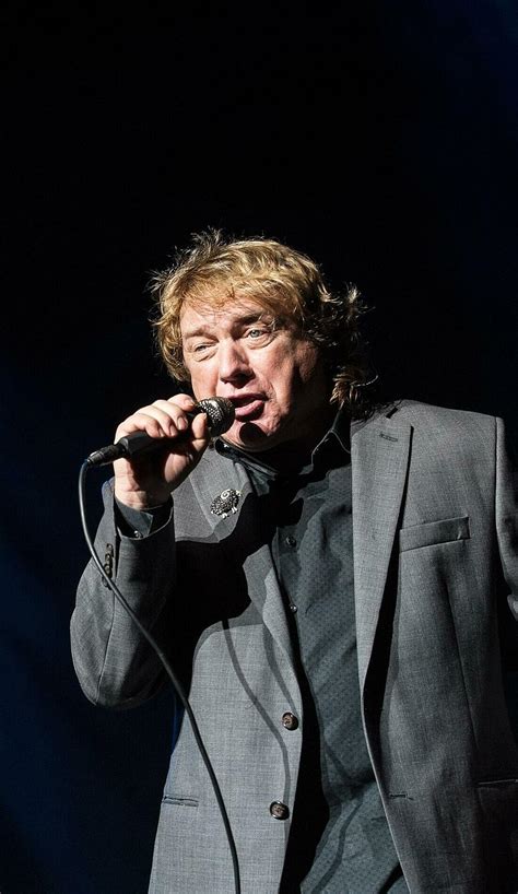 dentro de 3 días ... Lou Gramm, the original vocalist of the British-American group Foreigner, teams up with ASIA Featuring John Payne. Relive Foreigner's ...