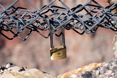 Grand Canyon issues warning about ‘love locks’
