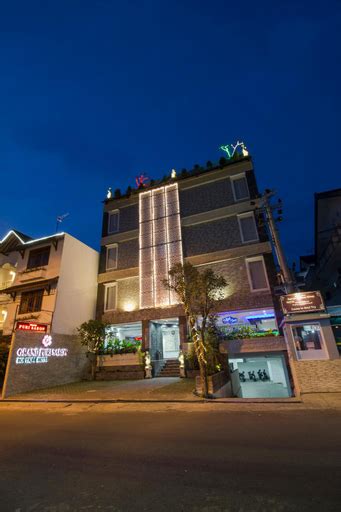 Grand Puri Saron Hotel Malioboro - tiket.com