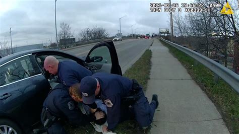 Grand Rapids, Michigan police officer punches suspect