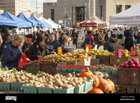 Grand army plaza farmers market. Grand Army Plaza Greenmarket is a community farmers market registered with New York State Department of Agriculture and Markets. The address is Flatbush Ave and Grand … 