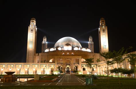 Grand jamia mosque. .  <a href=https://bandcamp.gofulfil.com/assets/images/gmad/in...