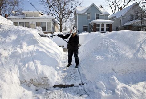 Grand rapids snow accumulation. Snowfalls for the entire storm (Jan. 25-27) included a whopping 30.0 inches at Muskegon (some of which was Lake Michigan enhanced), 19.3 inches at Lansing and 19.2 at Grand Rapids. Snowfalls were ... 