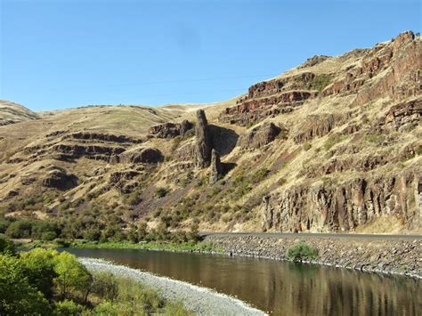 Grande Ronde Basalt across the Kamiak Gap: the Gravity …